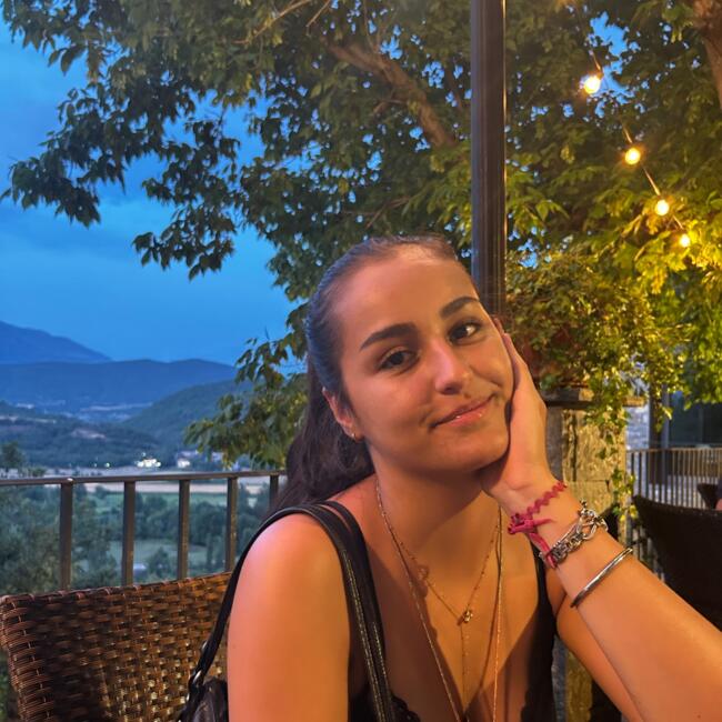 Babysitter in Saint-Jean: Louane