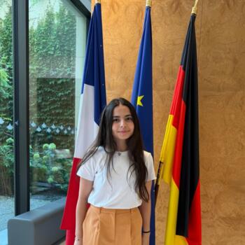 Babysitter in Paris: Rania