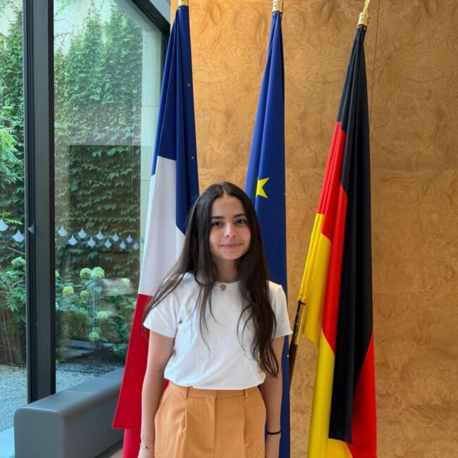 Babysitter in Paris: Rania