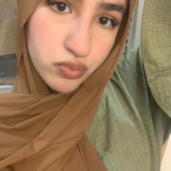 جليسة أطفال طنجة: Nada