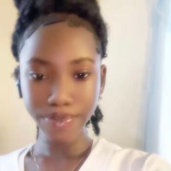 Babysitter in Portmore: Radeika