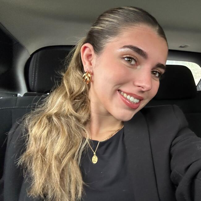 Babysitter in Rognes: Carla