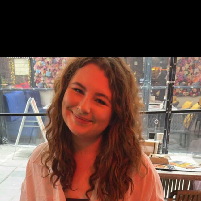 Babysitter in Worthing: Holly