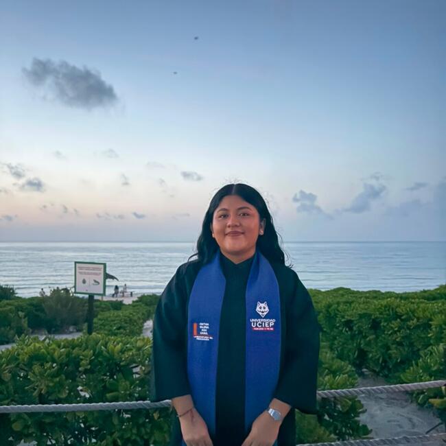 Babysitter in Cancún: Cinthia Valeria