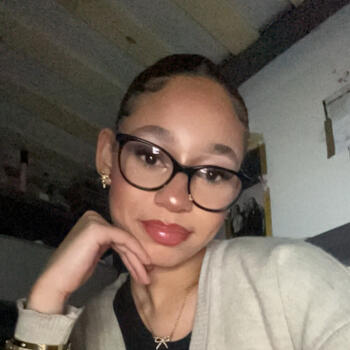 Babysitter Les Mureaux: Melaly