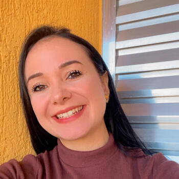 Babysitter São José dos Campos: Nicole