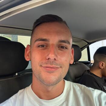 Trabajo de canguro en Brunete: trabajo de canguro Javier