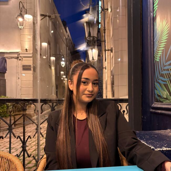 Babysitter in St-Malo: Yasmine