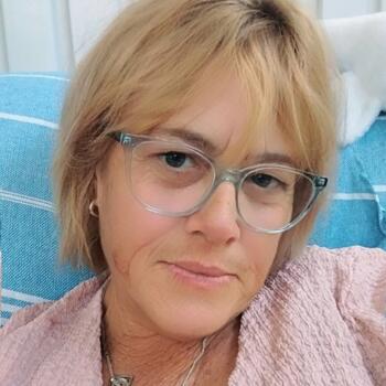 Babysitter in Wollongong: Debbie