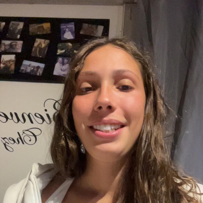 Babysitter in Villepreux: Marine