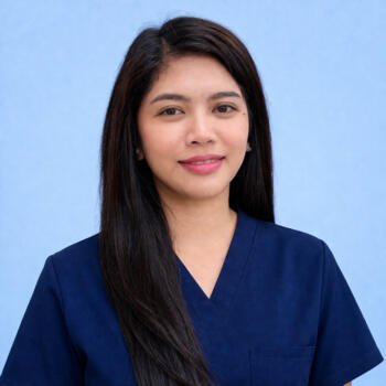 Babysitter in Doha: Gray