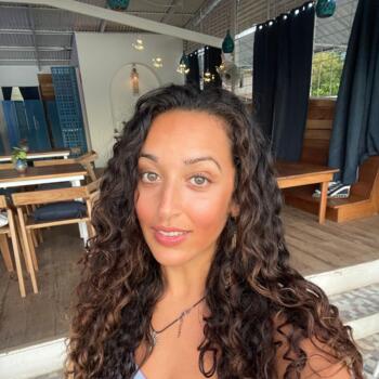 Babysitter in Aongatete: Nora