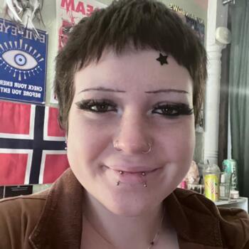 Babysitter in Eugene: Claire