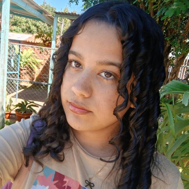 Babysitter in Ypané: Natalia