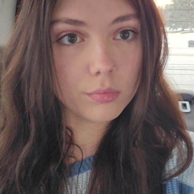 Baby-sitter in Oakbank: Ava