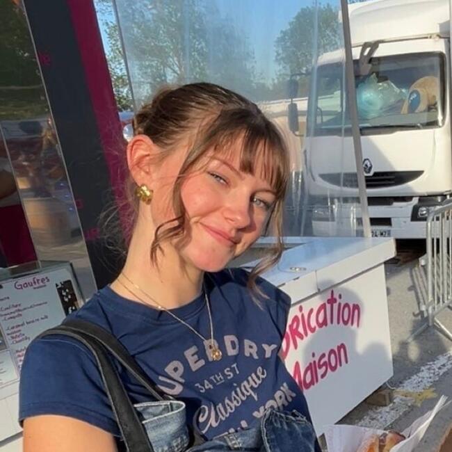 Babysitter in Tourville-sur-Odon: Lison