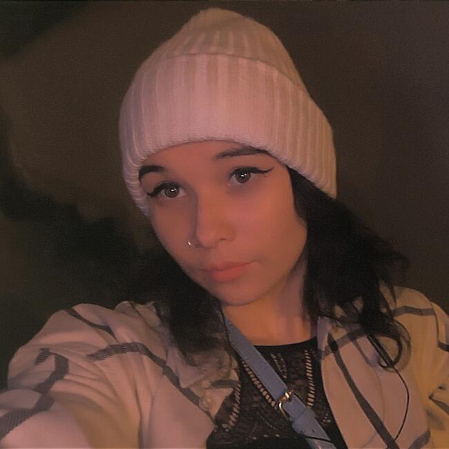 Babysitter in Carvin: Athena