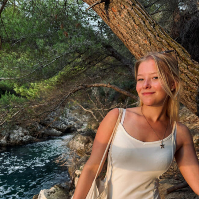 Babysitter in Niel: Thani