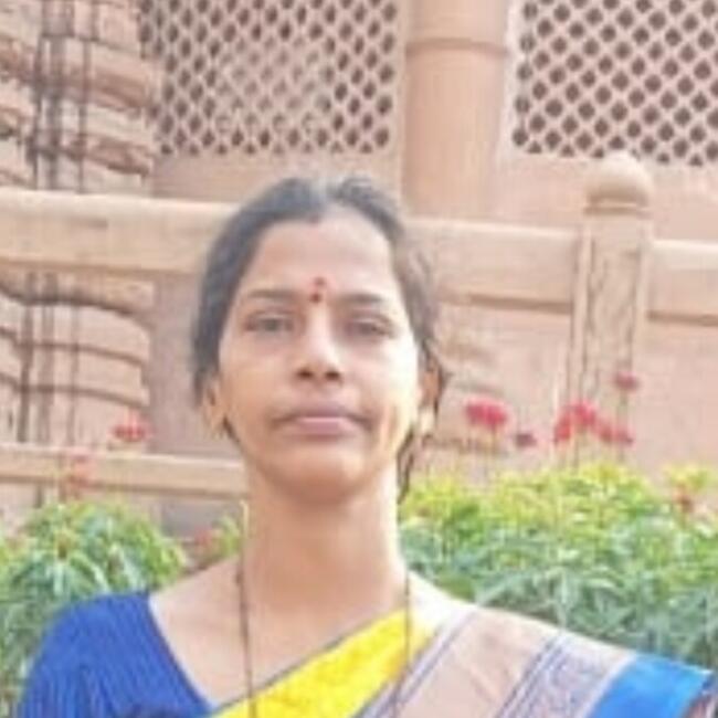 Virār में बेबीसिटर: Poonam