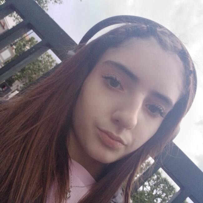 Babysitter in Champigny-sur-Marne: Jenny