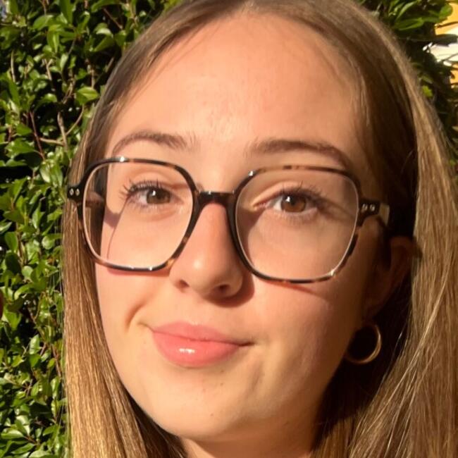 Babysitter in Escoutoux: Léna