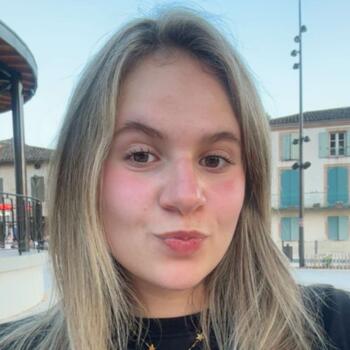 Babysitter in Comberouger: Chloe