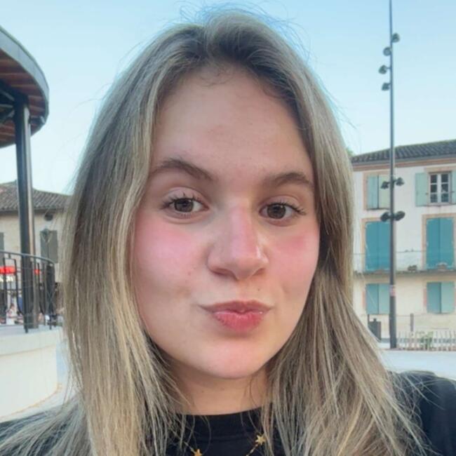 Babysitter in Comberouger: Chloe