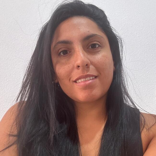 Canguro en Elda: Yamila