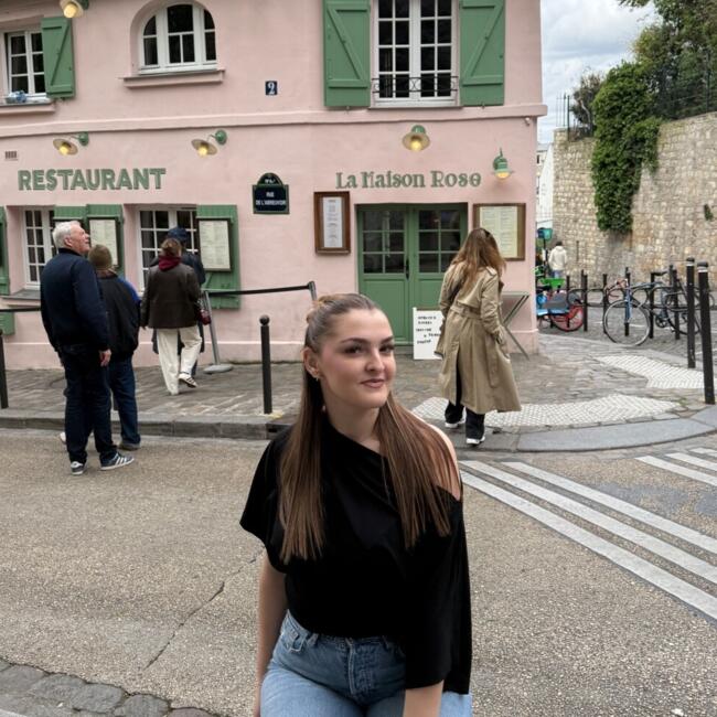 Babysitter in Beauvais: Enxhi