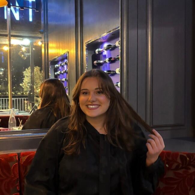 Babysitter in Saint-Aignan-sur-Ry: Adele