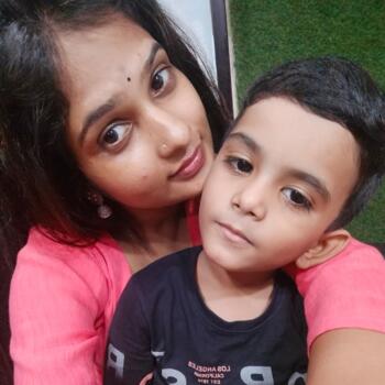 बेबीसिटर बम्बई: Bharti