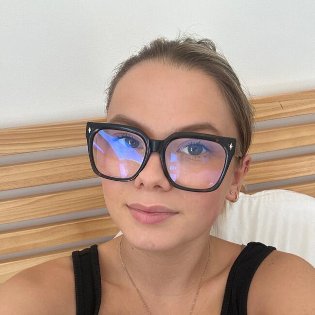 Babysitter in Vernioz: Louna