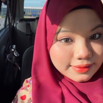 Babysitter in Klang: Nur Adriana Balqish