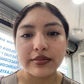 Babysitter in Quito: Angela