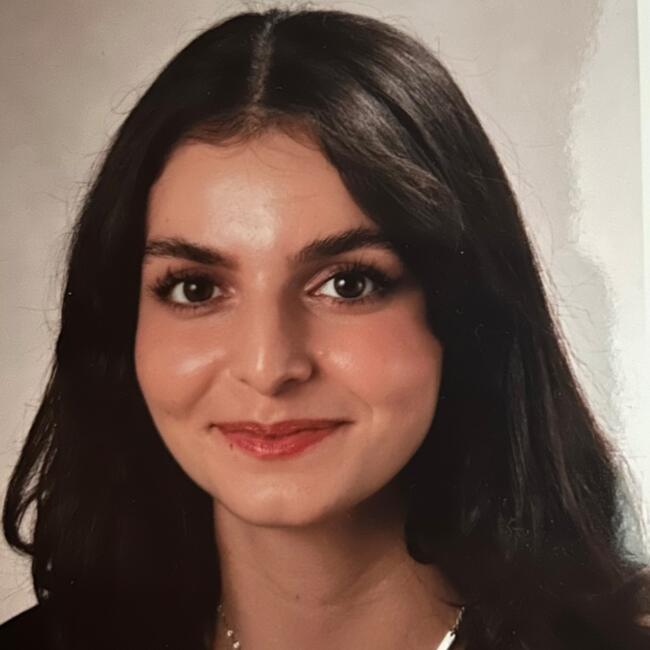 Babysitter in Vienna: Yaren