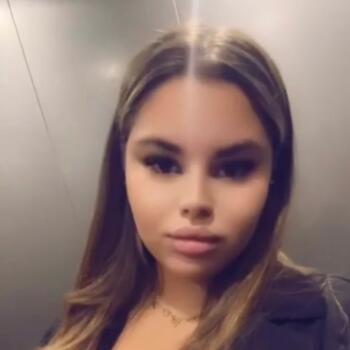 Babysitter in Montreuil: Chloe