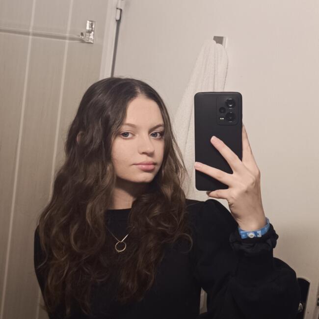 Babysitter in Aubagne: Elena