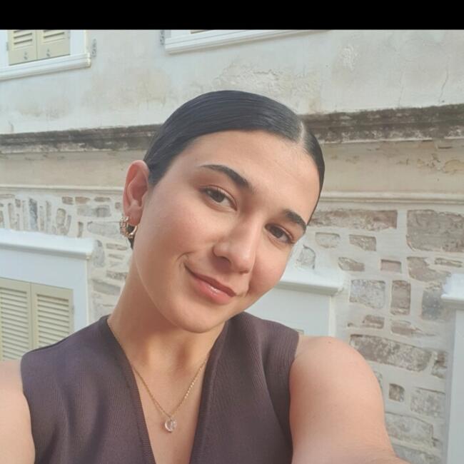 Babysitter στην περιοχή Πειραιάς: Αντωνία