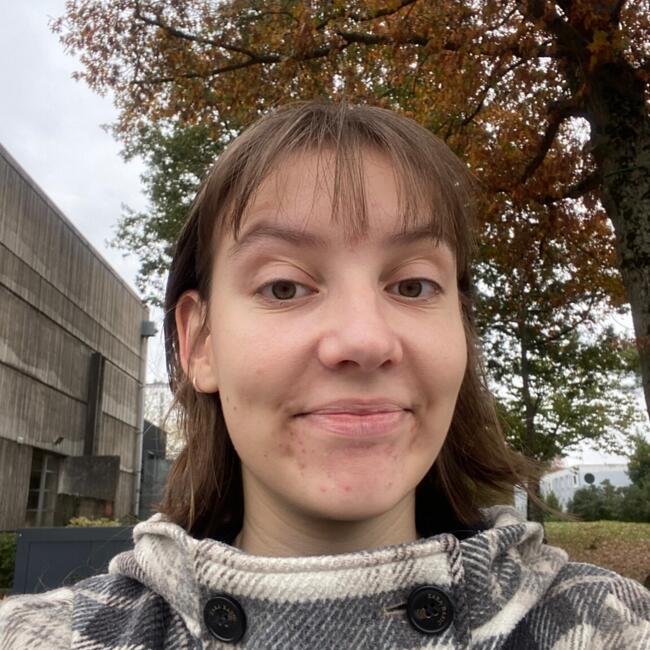 Babysitter in Noisy-le-Grand: Elisa