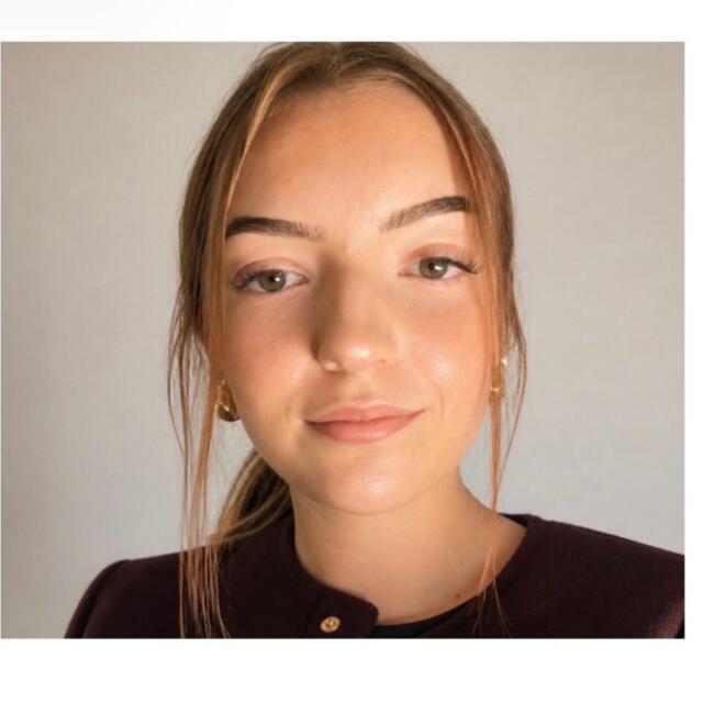 Babysitter in Besançon: Coralie