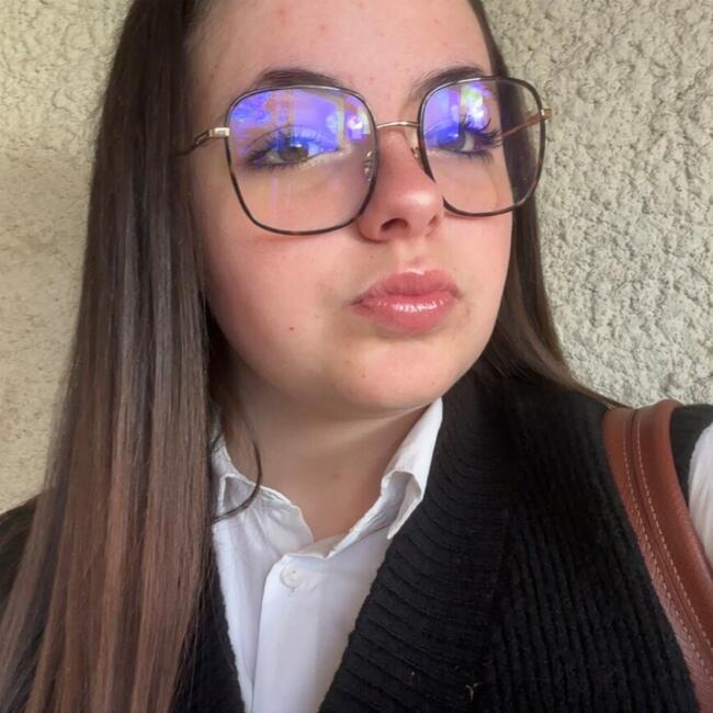 Babysitter in Castelnaudary: Louna