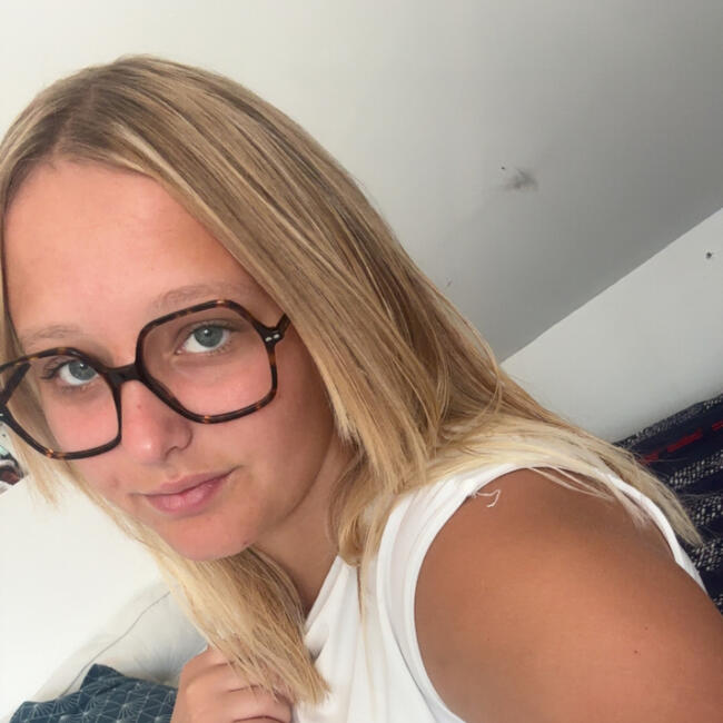 Babysitter in Verton: Cloe