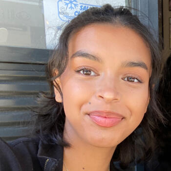 Babysitter in Paris: Amira