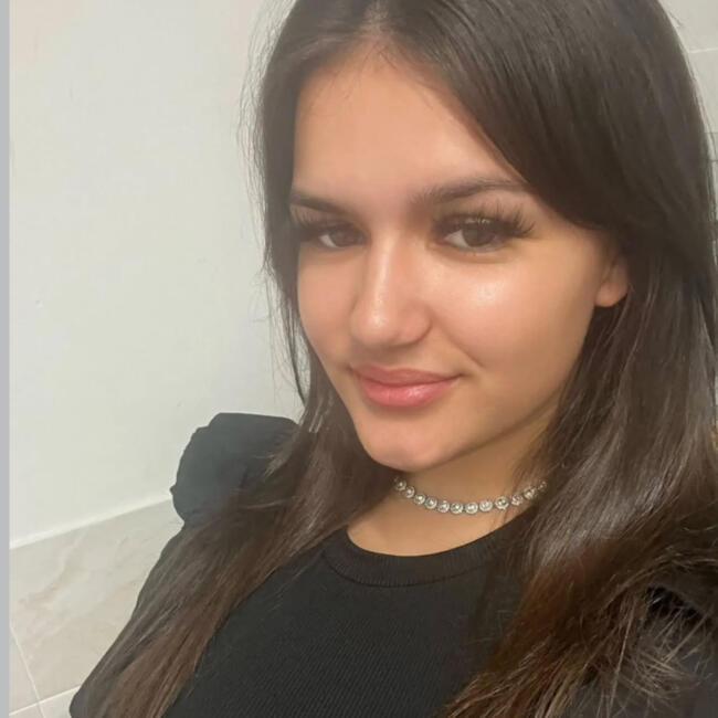 Babysitter in Farnham: Paige