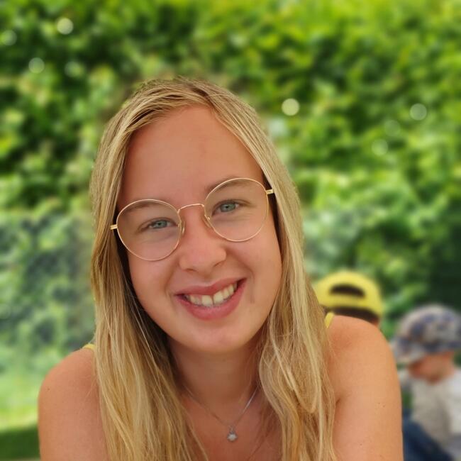 Babysitter in Hausen: Angela