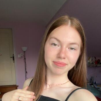 Babysitter in Châtenay-sur-Seine: Aimie