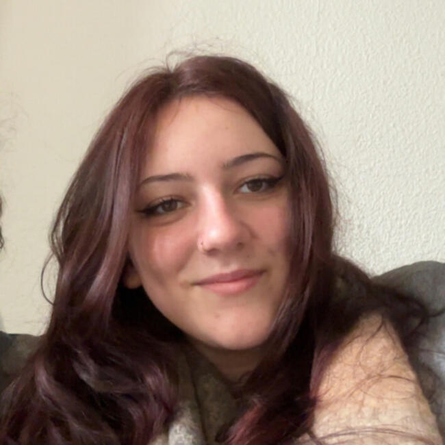 Babysitter in Saint-Martin-de-Seignanx: Khalie