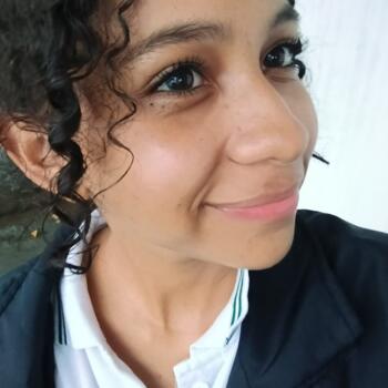 Babysitter in Aguazul: Isabella