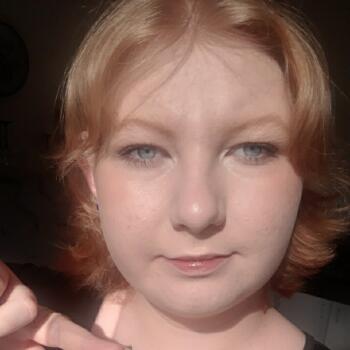 Babysitter in Hermies: Mélina