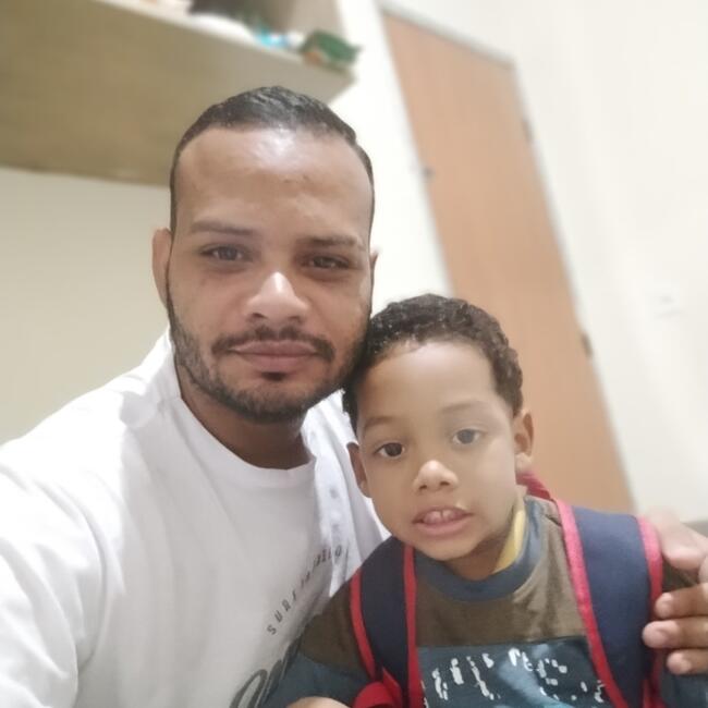 Emprego de babá em Mesquita: Walter